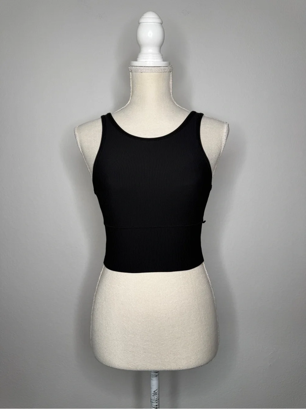 Lululemon Tank Ribbed Power Pivot Black Cropped High Neck Size 4